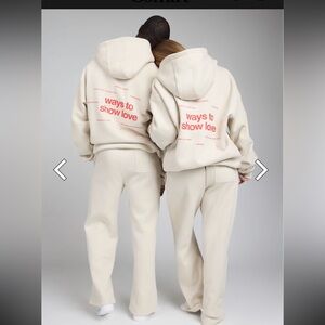 Comfrt “WAYS TO SHOW LOVE” Unisex fleece Set: L Hoodie & M Love sweatpants